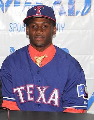Former Owls Stand Out Dale Davis Signs with the Texas Rangers