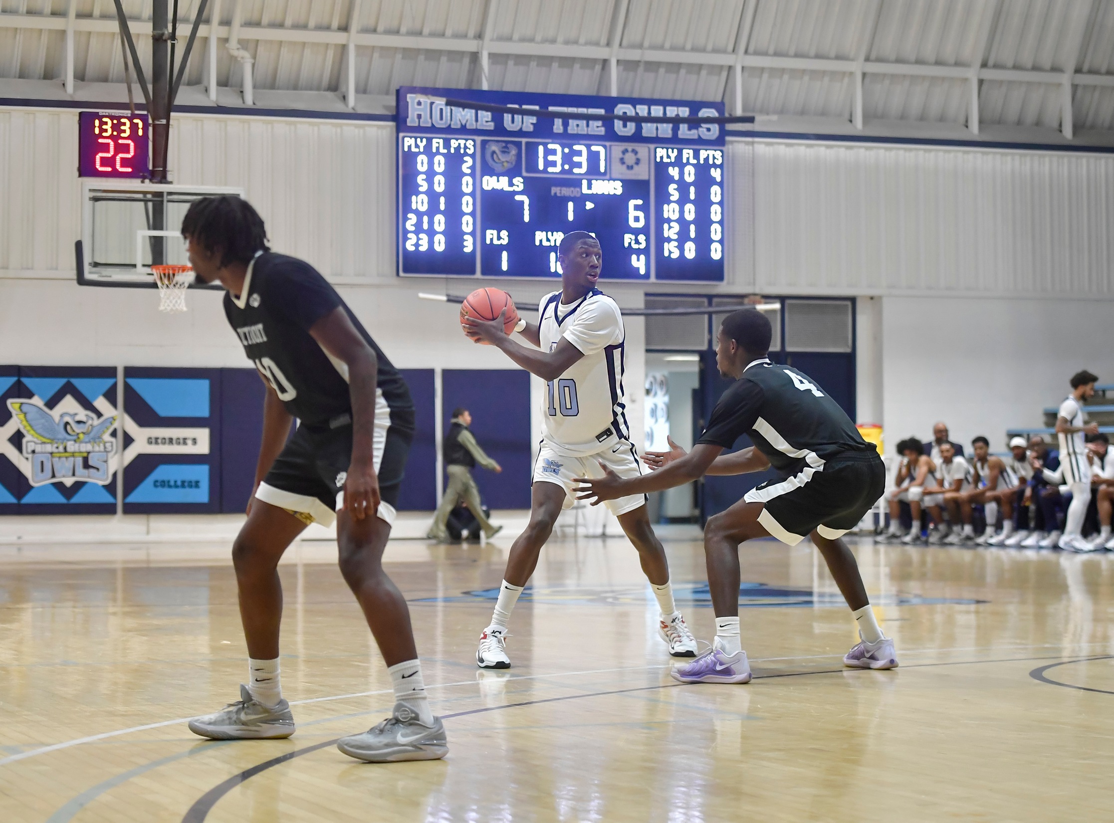 Owls Soar Past Paul D. Camp, 102-62, Extend Win Streak to Four