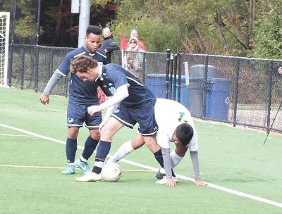 Men’s Soccer Advance to Semifinals