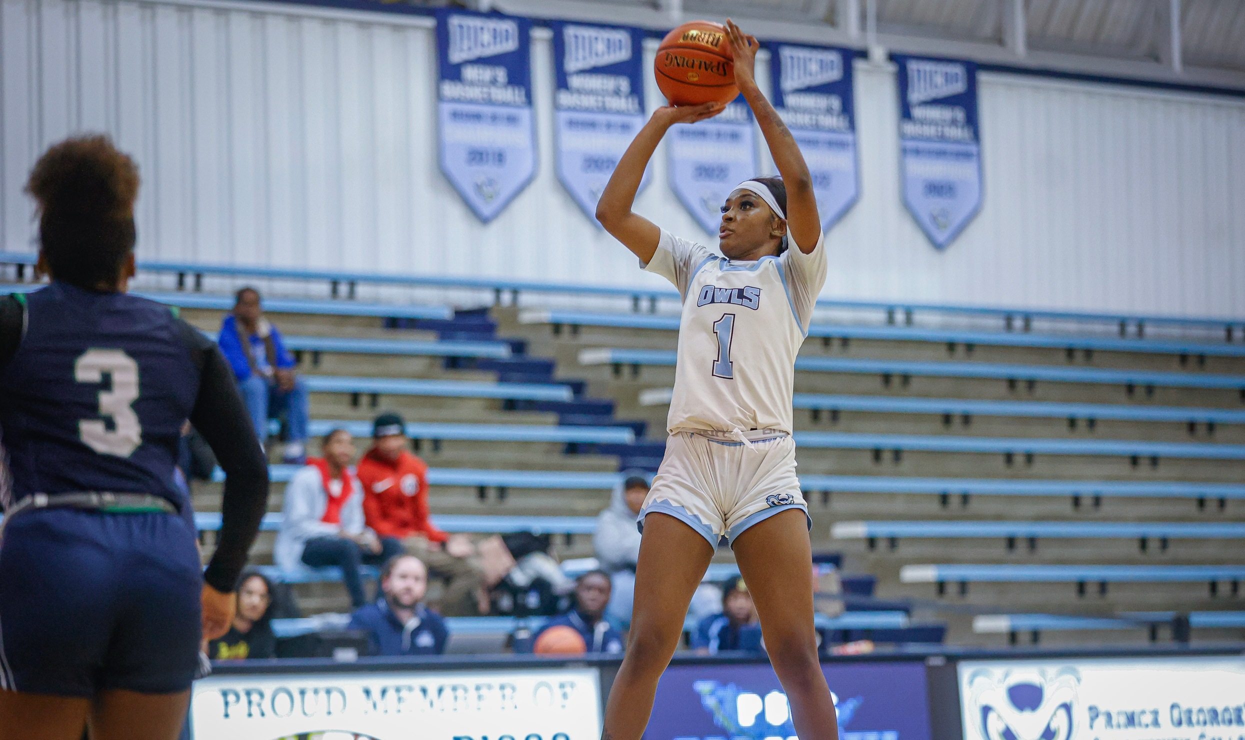 Women’s Basketball Dominates Harford By 40