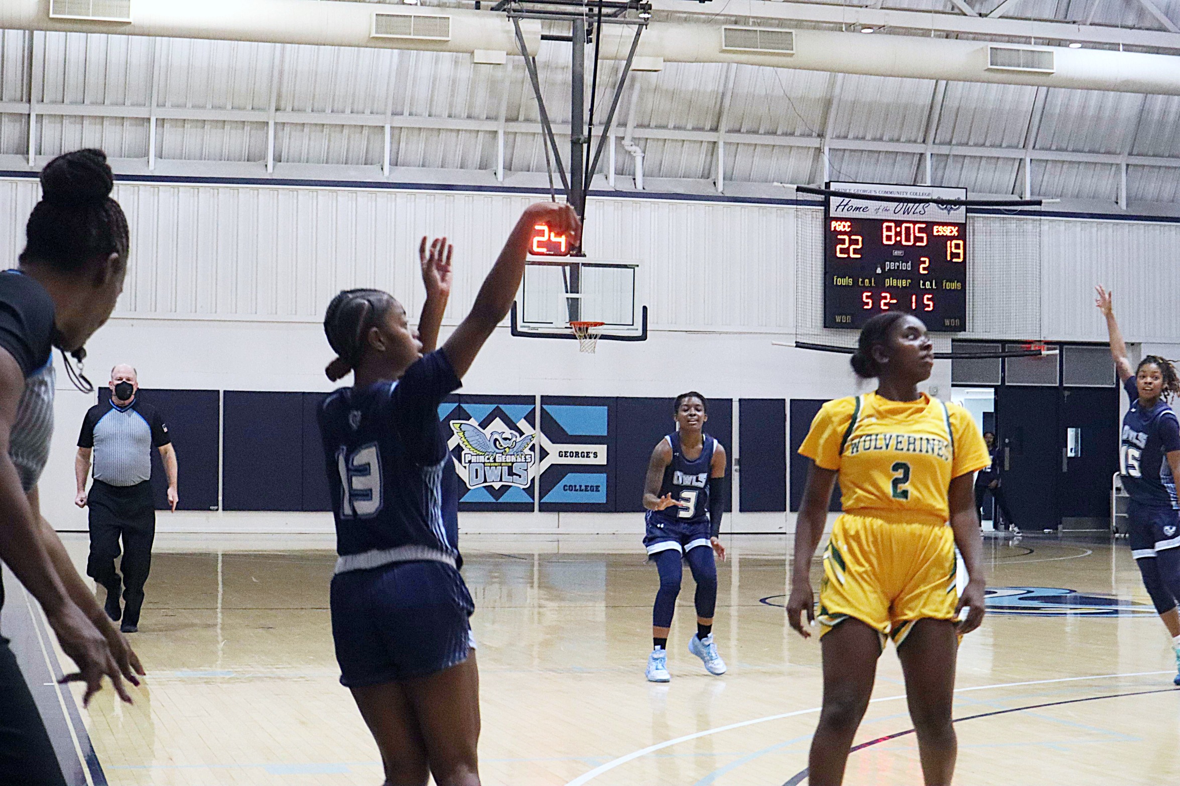 Women’s Basketball Downs Essex County in Season Opener